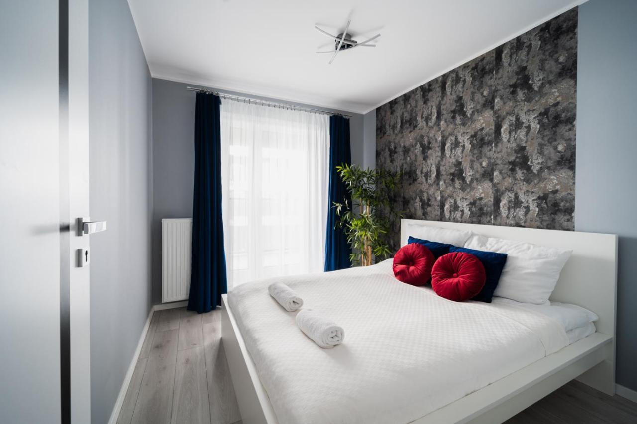 Uroczy Apartament Obok Sky Towera Wroclaw Exterior photo